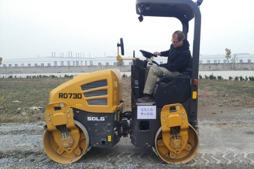 SDLG RD730 Road Roller, Topspot