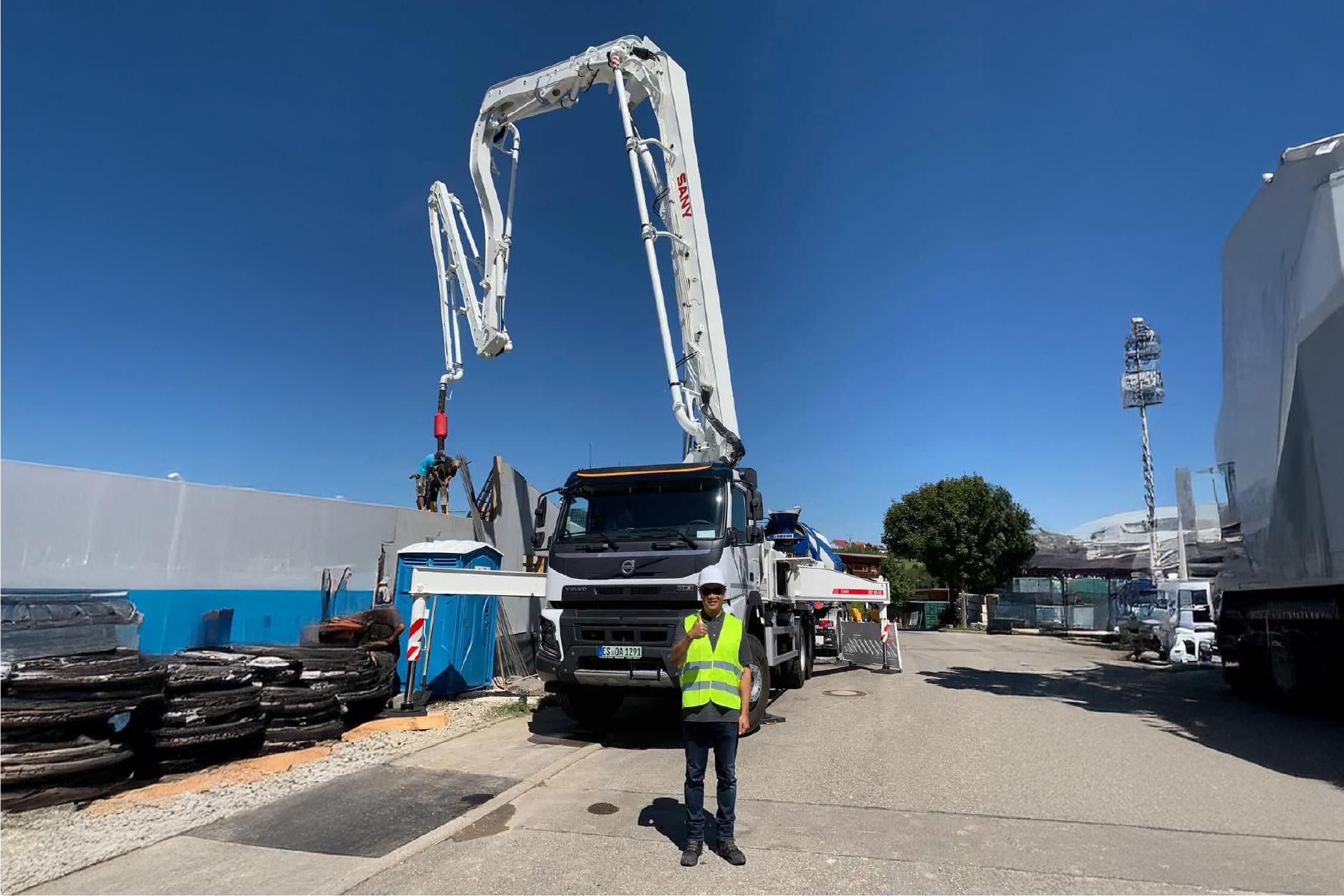 Sany Truck Mounted Pump With People In Front, Topspot