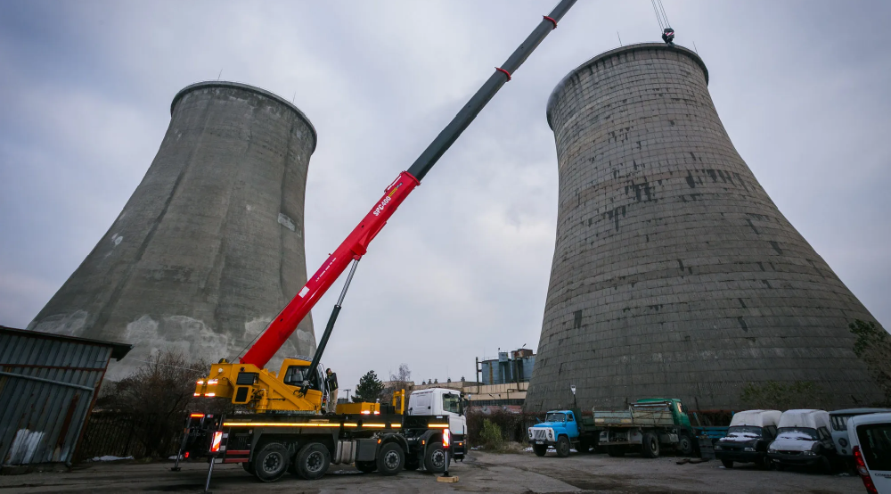 Stop Losing Billable Hours in Transit: How the Right Truck Crane Keeps Your Fleet Moving