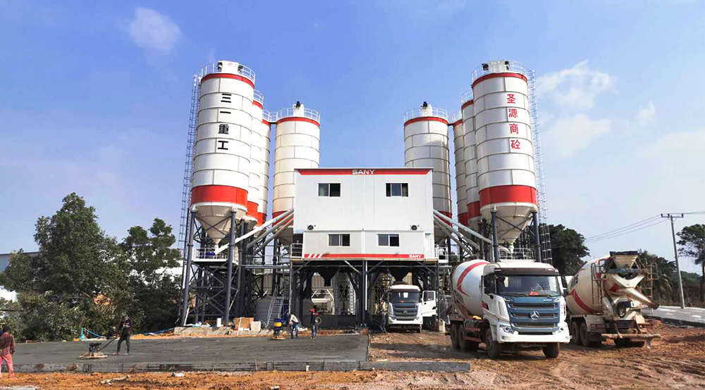 Skip Hoist or Inclined Belt? Choosing the Right Concrete Batching Plant for Your Site Layout